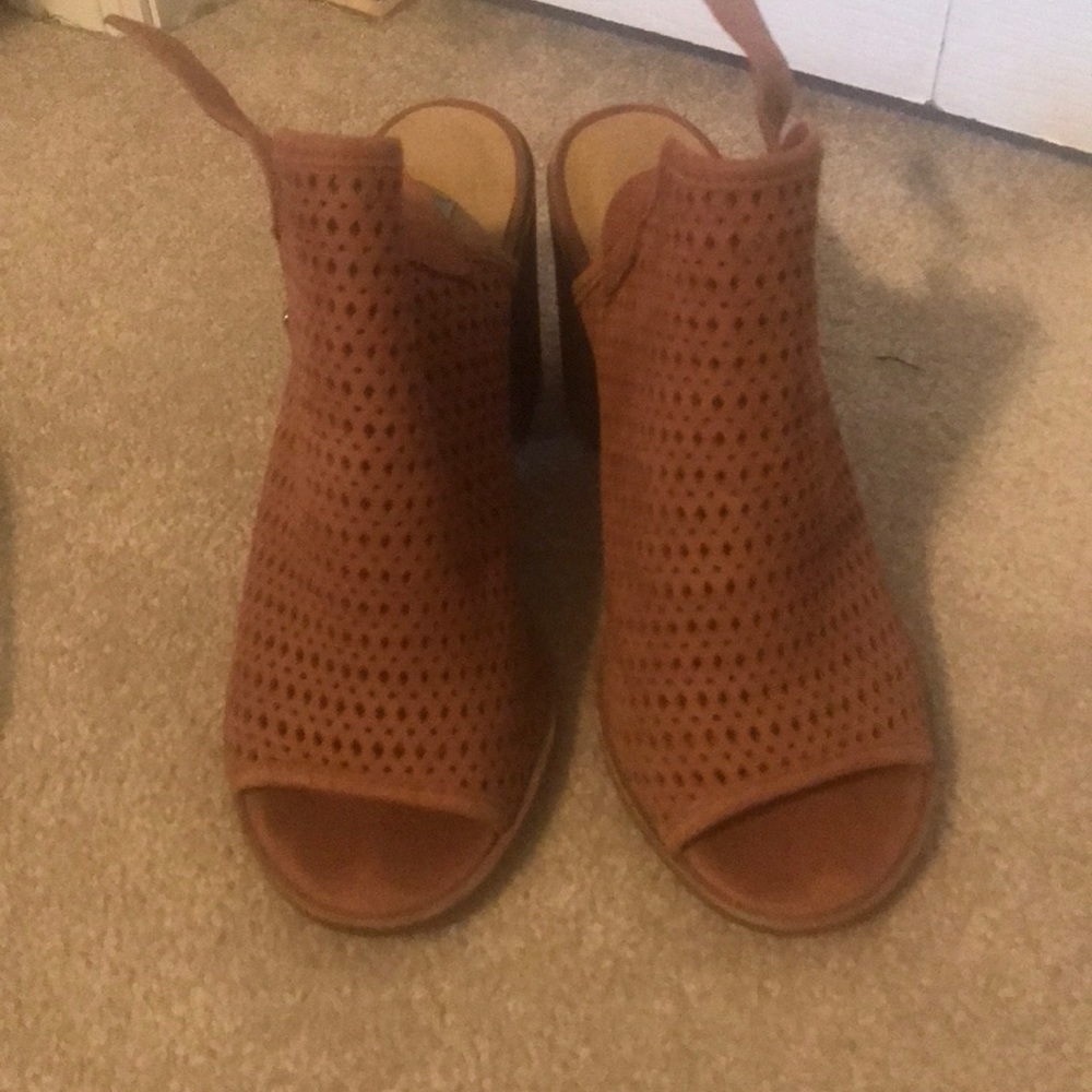 Steve Madden brown peep toe block heels size 6